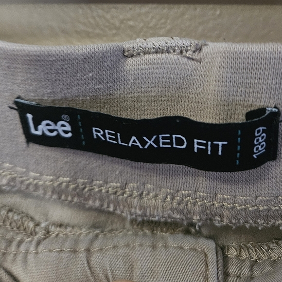 Lee Relaxed Fit Women's Size 14 Medium Beige Cropped Pants Cotton Blend - Picture 3 of 4